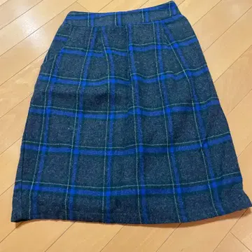 울 혼방 체크 무늬 타이트 스커트