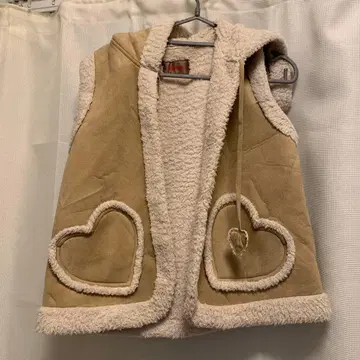 핑크하우스 하트형 포켓 베이지 베스트