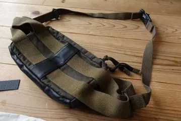 DEVOA GUIDI 가죽 사용 바디백