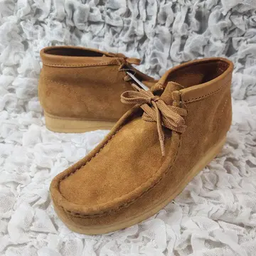 미사용 클락스 왈라비 가죽 스웨이드 샌드 신발