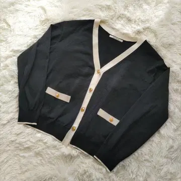 StoIa. 가디건 배색 바이컬러 V넥 블랙 x 아이보리