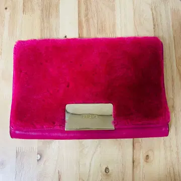 FURLA 핑크 무스탕 클러치백