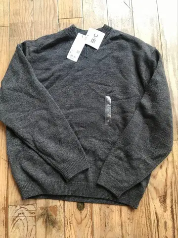 택 포함 새상품 UNIQLO:C 릴랙스 V넥 스웨터 S