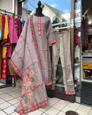 자수 들어간 그레이 긴팔 원피스 세트