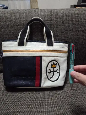 로고 자수 핸드백