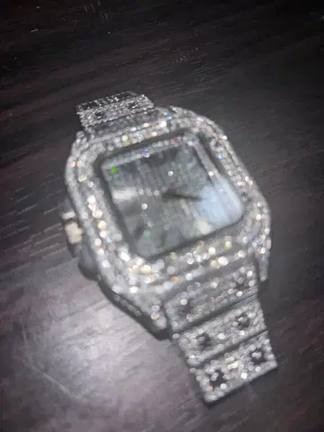 다이아몬드 장식 실버 손목시계