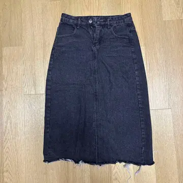 CORNERS 슬릿 블랙 데님 타이트 스커트