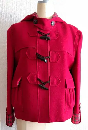 빨간색 더플 코트 후드 부착