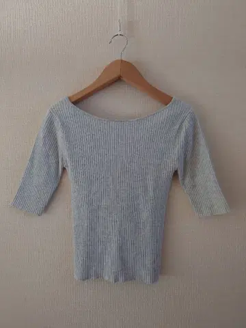 ETRE TOKYO 에트레토쿄 백 V넥 니트 풀오버