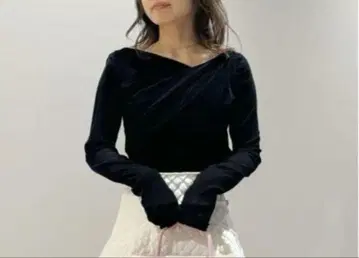 FRAY I.D 아지메 데콜테 플로키 튤 상의 블랙