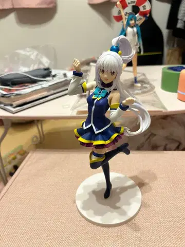 에밀리아 피규어 아쿠아