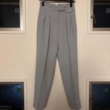 미라 오웬 라이트 블루 턱 팬츠