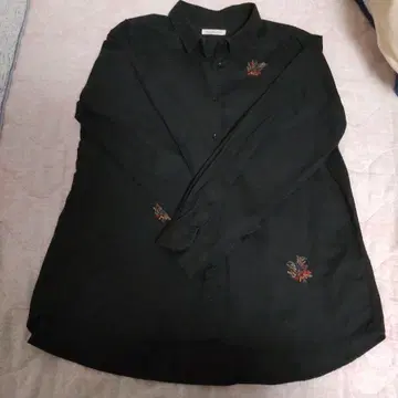 써니클라우드 블랙 자수 긴팔 셔츠