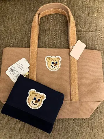 러브러리 바이 페이 올드 테디 와펜 토트 파우치