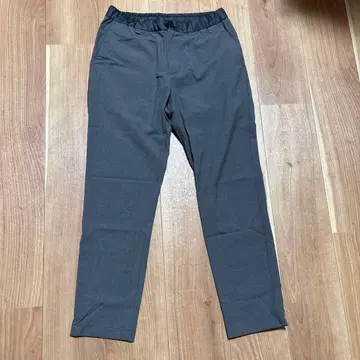 그레이 스트레치 패브릭 슬랙스