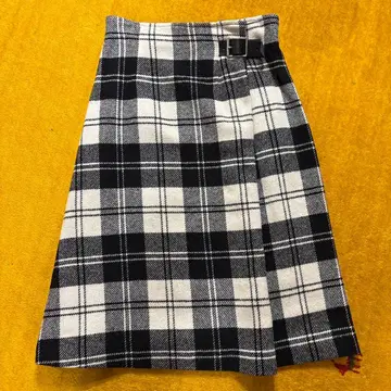 새상품급 O'NEIL OF DUBLIN 울 체크 스커트 소가죽 벨트