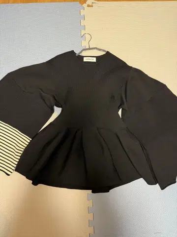 해린 도트 사이 컬러 블록 플레어 상의