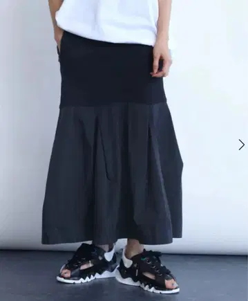 라슈드 이소재 스커트 미사용 새상품