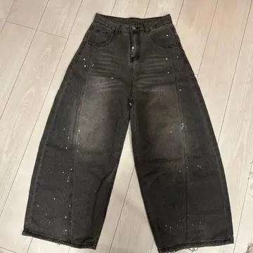 블랙 와이드 팬츠 페인트 가공