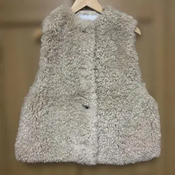 FRAMeWORK 베이지 퍼 베스트 슬리브리스