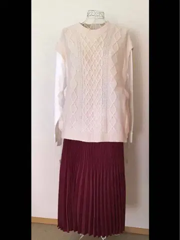 아이보리 케이블 니트 긴팔 플리츠 스커트 세트
