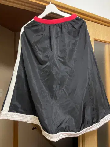 OHPEARL 스트라이프 디자인 블랙 나일론 롱 스커트 M 사이즈