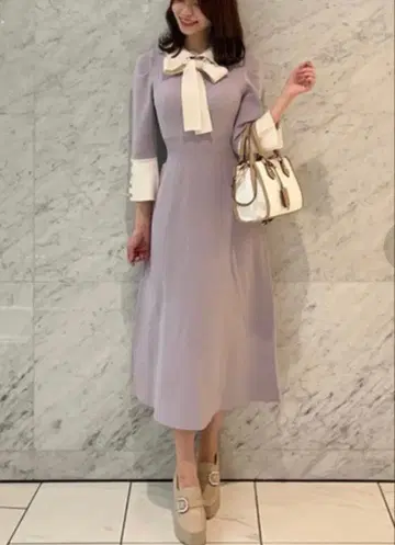 트란테안 배색 카라 보타이 니트 원피스