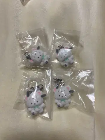 포근포근 스노우 메지루시 액세서리 산리오 (포차코 4개 세트)