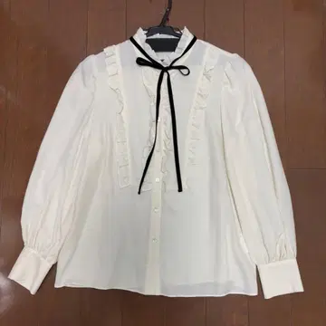 질 스튜어트 프릴 보타이 블라우스 벨벳 리본 셔츠