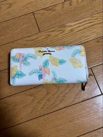 꽃무늬 장지갑 화이트 Samantha Thavasa