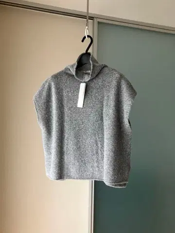 새상품 택 포함 GALERIE VIE 울 나일론 니트 베스트