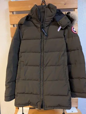 CANADA GOOSE 카키/올리브 다운 자켓