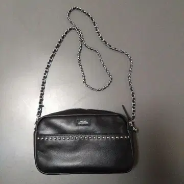 VINGT-TROIS 스터드 숄더백 블랙