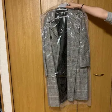 그레이 계열 체크 체스터 코트