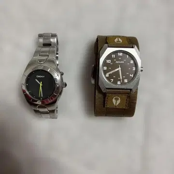 DKNY와 Helix의 시계 세트
