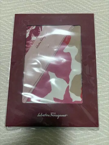 [ 새상품 ] Salvatore Ferragamo 플라워 패턴 스카프