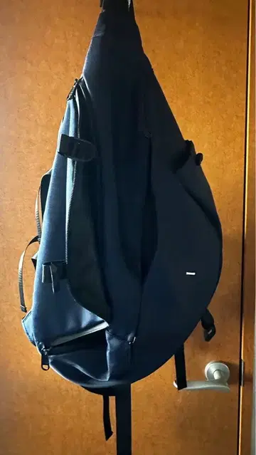 네이비 나일론 숄더백