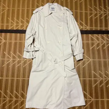 ZARA 화이트 트렌치코트