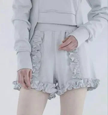 lillly 프릴 맨투맨 숏팬츠