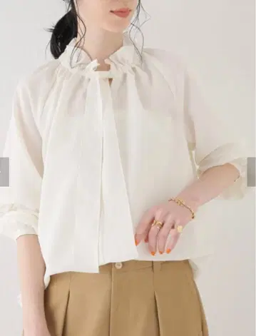 LaTotalite 프릴 블라우스