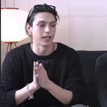 BEAMS 블랙 니트 ours 모건 쿠라토