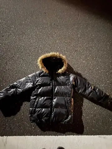 블랙 퍼 달린 다운 자켓