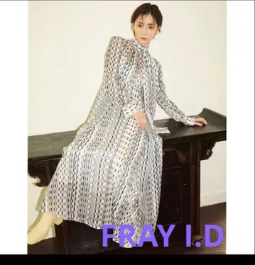 쿠라시나 카나 착용! 프레이 아이디 프린트 보타이 원피스