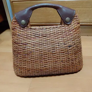 라탄 바스켓백 중형 브라운 계열