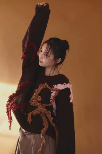 Andequal asymmetry fringe knit