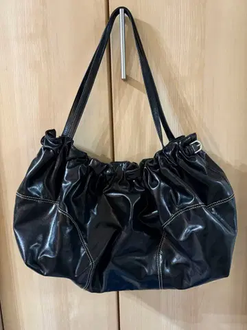 ZARA 개더 참 포함 쇼핑 토트백 완판템 참 없음