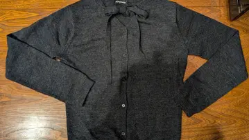 PEACE NOW 다크 그레이 리본 타이 긴팔 가디건