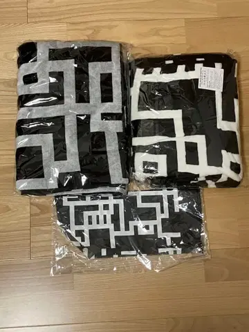 호테이 토모야스 담요, 백 3종 세트