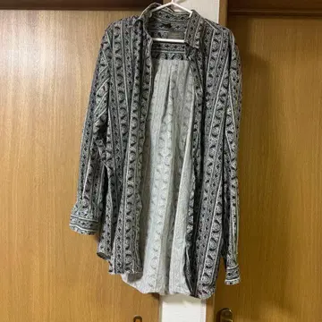 기하학 패턴 긴팔 셔츠