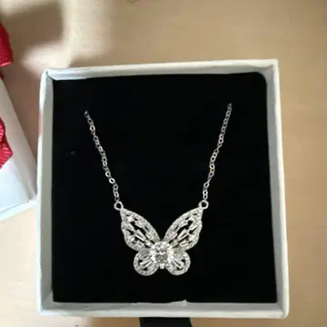 Luna Class 나비 모양 실버 목걸이